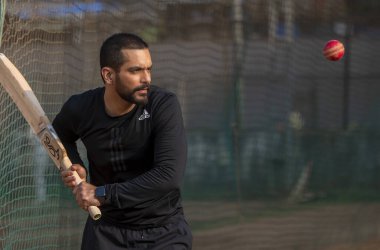 MUMBAI, INDIA - 23 Mart 2024: (EDITOR 'un Notu: Bu Hindustan Times' ın özel bir görüntüsü) Bollywood oyuncusu ve eski profesyonel kriket oyuncusu Angad Bedi, 23 Mart 2024 tarihinde Bandra, Hindistan 'da HT City ile özel bir röportaj sırasında poz veriyor.