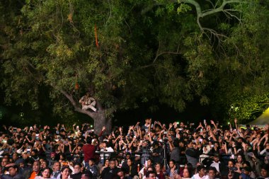 NEW DELHI, INDIA - 4 Mart 2024: Sanatçı Javed Ali, Delhi Turizm 'in Sunder Nursery' de düzenlediği konserde sahne aldı