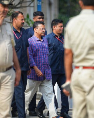 NEW DELHI, INDIA - 28 Mart 2024 'te Yeni Delhi, Hindistan' da bir likör davasında ortaya çıktıktan sonra Delhi Baş Bakanı Arvind Kejriwal Rouse Avenue Court 'tan ayrıldı. Mahkeme, AAP toplayıcısının ED gözetimini 1 Nisan 'a kadar uzattı.. 