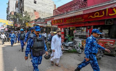 NEW DELHI, INDIA - 12 Mart 2024: Delhi Polis ve Güvenlik personeli İçişleri Bakanlığı 'nın 12 Mart 2024' te Vatandaşlık Yasası 'nın (Yasa Değişikliği) uygulanmasına ilişkin kuralları bildirmesinden bir gün sonra Şeheen Bagh' da yürüyüş 