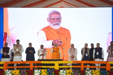 GURUGRAM, INDIA - 11 Mart: Başbakan Narendra Modi, Kabine Bakanı Nitin Gadkari, Vali Bandaru Dattatreya, Başbakan Manohar Lal Dwarka Otoyolu 'nun açılışı sırasında ve Shamli-Ambala Ulusal Otoyolu' nun temel taşlarını yerleştirdi