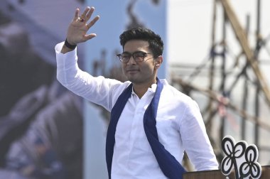 KOLKATA, INDIA - 10 Mart: Tüm Hindistan Trinamool Kongresi (AITC) Genel Sekreteri Abhishek Banerjee 'Jonogorjon' Rallisi 'nde TMC destekçilerini karşıladı ve partisinin Lok Sabha kampanyasını 10 Mart 2024' te Hindistan 'ın Kolkata kentinde başlattı.. 