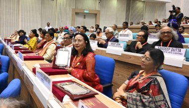 NEW DELHI, INDIA - 6 Mart 2024: Sangeet Natak Akademi bursu ve Sangeet Natak Akademi ödülleri sırasında Yeni Delhi, Hindistan 'da 6 Mart 2024 tarihinde Vigyan Bhawan' da verilen ödüller. (Fotoğraf: Sonu Mehta / Hindustan Times)