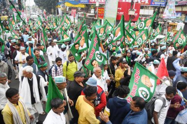 PATNA, INDIA - RJD destekçileri 3 Mart 2024 tarihinde Hindistan 'ın başkenti Patna' da RJD 'nin Jan Vishwas Maha Rallisi sırasında miting yaptılar. Hindistan Ulusal Kalkınma Özel İttifakı (INDIA) liderleri)