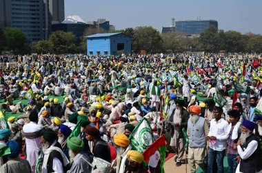 NEW DELHI, INDIA - 14 Mart 2024: Hindistan 'ın dört bir yanından çiftçiler' Kisan Mazdoor Mahapanchayat 'için MSP merkezlerinin politikalarını protesto etmek üzere Ramlila Meydan' da toplandılar