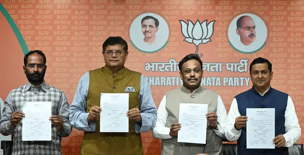 NEW DELHI, INDIA - 2 Mart 2024: Bharatiya Janata Partisi Genel Sekreteri Vinod Tawde, Başkan Yardımcısı BJP Baijayant Jay Panda, Milletvekili Anil Baluni ve Sanjay Mayukh, BJP 'nin Lok Sabha koltukları için ilk aday listesi.