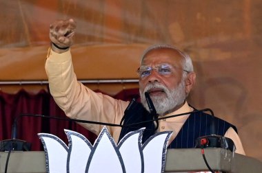 NORTH 24 PARGANAS, INDIA - 6 Mart 2024: Başbakan Narendra Modi, Bharatiya Janata Partisi ve Bharatiya Janata Mohila Morcha tarafından 6 Mart 2024 tarihinde Hindistan 'ın Kuzey 24 Parganas kentinde düzenlenen Narishakti Vandana mitinginde bir konuşma yaptı.  