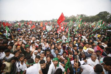 PATNA, INDIA - RJD, Kongre ve Sol Parti destekçileri, RJD 'nin Jan Vishwas Maha Rallisi sırasında 3 Mart 2024 tarihinde Hindistan' ın Patna kentinde bir araya geldiler. Hindistan Ulusal Kalkınma Özel İttifakı (INDIA) liderleri)