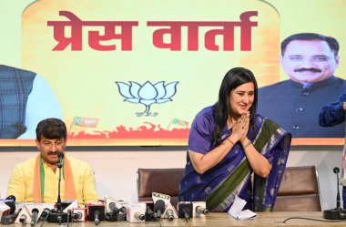 NEW DELHI, INDIA - 15 Mart 2024 'te Yeni Delhi, Hindistan' da düzenlenen basın toplantısında Lok Sabha Seçimleri, Manoj Tiwari ve Bansuri Swaraj için BJP adayları.