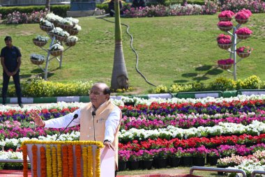 NEW DELHI, INDIA - 9 Mart 2024: Delhi Valisi Vinai Kumar Saxena, Yeni Delhi Belediye Çiçek Festivali 'nin açılışını 9 Mart 2024 tarihinde Hindistan' ın Yeni Delhi kentinde gerçekleştirdi. LG, Yeni Delhi Belediye Konseyi 'nin (NDMC).