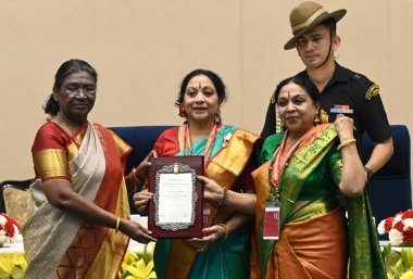 NEW DELHI, INDIA - 6 Mart 2024: Hindistan Cumhurbaşkanı Droupadi Murmu ve Kuzey Doğu Bölgesi Kültür ve Turizm ve Kalkınma Bakanı G. Kishan Reddy ve Adalet Bakanı (Bağımsız Sorumluluk ve Adalet Bakanı)). 