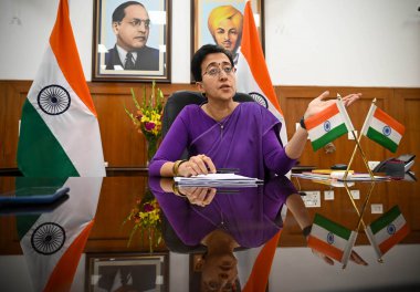 NEW DELHI, INDIA - 5 Mart 2024: Atishi Marlena, Delhi Maliye Bakanı, 5 Mart 2024 tarihinde Vidhan Sabha 'da yapılan bir röportajda 