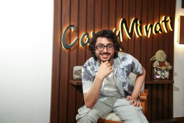 NEW DELHI, INDIA - 29 Şubat 2024: YouTuber CarryMinati, 29 Şubat 2024 tarihinde Hindistan 'ın Yeni Delhi kentinde HT şehrine verdiği özel röportajda. 