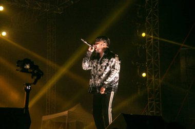 NEW DELHI, INDIA - FEBRUARY 9, 2024: Bollywood şarkıcısı, rapçi, söz yazarı ve müzik bestecisi Raftaar, üç günlük kültür ve teknoloji festivali Moksha - Netaji Subhas Teknoloji Üniversitesi 'nde (NSUT), Dwarka