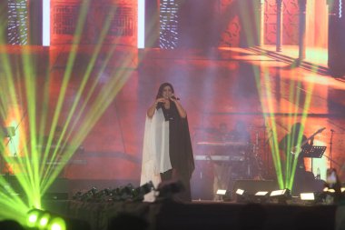 NEW DELHI, Hindistan - 15 Şubat 2024: Bollywood şarkıcısı Shreya Ghoshal Delhi Teknoloji Üniversitesi Engifest '24' te sahne aldı