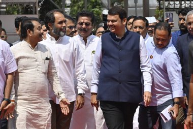 MUMBAI, INDIA - 30 Mart 2024: Eski Lok Sabha Sözcüsü Shivraj Patil 'in kızı Archana Patil Chakurkar, Maharashtra Dy CM Devendra Fadnavis ve Maharashtra BJP Başkanı Chandrashekar Bawankule' nin huzurunda 30 Mart 2024 tarihinde BJP 'ye katıldı..