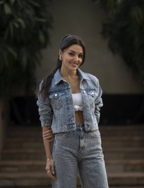MUMBAI, INDIA - 6 Mart 2024: Türk aktris Hande Erel, HT City 'ye verdiği özel röportajda poz verdi