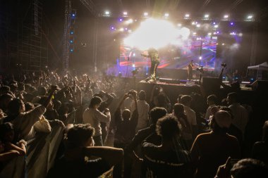 NEW DELHI, INDIA - FEBRUARY 9, 2024: Bollywood şarkıcısı, rapçi, söz yazarı ve müzik bestecisi Raftaar, üç günlük kültür ve teknoloji festivali Moksha - Netaji Subhas Teknoloji Üniversitesi 'nde (NSUT), Dwarka