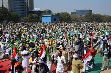 NEW DELHI, INDIA - 14 Mart 2024: Hindistan 'ın dört bir yanından çiftçiler' Kisan Mazdoor Mahapanchayat 'için MSP merkezlerinin politikalarını protesto etmek üzere Ramlila Meydan' da toplandılar