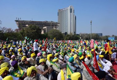 NEW DELHI, INDIA - 14 Mart 2024: Hindistan 'ın dört bir yanından çiftçiler' Kisan Mazdoor Mahapanchayat 'için MSP merkezlerinin politikalarını protesto etmek üzere Ramlila Meydan' da toplandılar