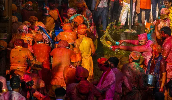 Stock image MATHURA, INDIA - MARCH 19, 2024: People smear each other with colored powder during the Lathmar Holi festival, at Nandji Temple on March 19, 2024 in Mathura, India 