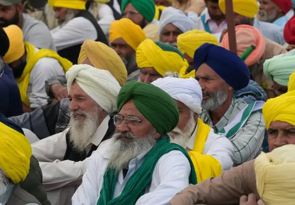 NEW DELHI, INDIA - 14 Mart 2024: Hindistan 'ın dört bir yanından çiftçiler' Kisan Mazdoor Mahapanchayat 'için MSP merkezlerinin politikalarını protesto etmek üzere Ramlila Meydan' da toplandılar