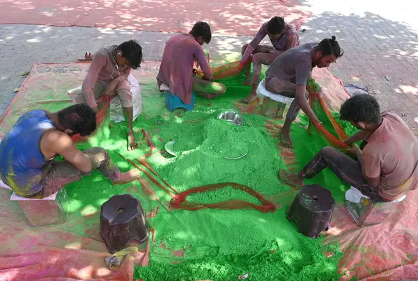 stock image GURUGRAM, INDIA - MARCH 17, 2024: Workers making Gulal (coloured powder) to be used during the upcoming spring festival of Holi at Shri Sheetla Mata Mandir parking ground, on March 17, 2024 in Gurugram, India