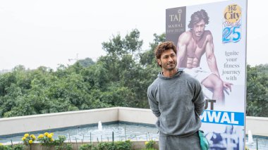 NEW DELHI, INDIA -FEBRUARY 3, 2024: Bollywood oyuncusu Vidyut Jamwal, HT Citys 25. yıldönümü kutlamasında, 3 Şubat 2024 tarihinde, Hindistan 'ın Yeni Delhi kentinde