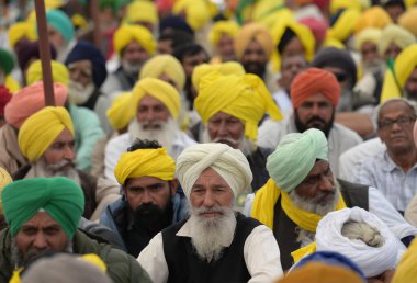 NEW DELHI, INDIA - 14 Mart 2024: Hindistan 'ın dört bir yanından çiftçiler' Kisan Mazdoor Mahapanchayat 'için MSP merkezlerinin politikalarını protesto etmek üzere Ramlila Meydan' da toplandılar
