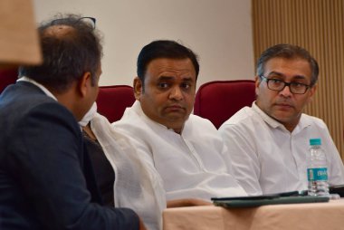 MUMBAI, INDIA - 26 Mart 2024: Maharashtra Meclis Başkanı Rahul Narvekar, 1999 Pugree Kiracılık Eylem Komitesi tarafından düzenlenen 9. Hakim Bench, Yüksek Mahkeme ve Maharashtra Kira Yasası 'nın güncel oturumuna katıldı..