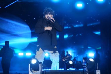 NEW DELHI, INDIA - 2 Mart 2024: Şarkıcı-müzik bestecisi Vishal Mishra, Fever Network 'ün canlı eğlence düşey düşey küratörlüğünü yaptığı Pehle Bhi Main India Tour sırasında sahne aldı