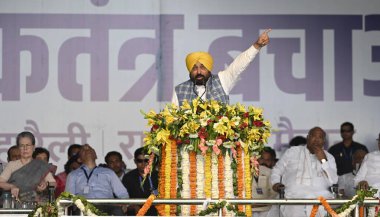 NEW DELHI, INDIA - 31 Mart: Punjab CM Bhagwant Mann I.N.D.I.A. sırasında Bloğun 'Loktantra Bachao' mitinginde 31 Mart 2024 tarihinde, Hindistan 'ın Yeni Delhi kentinde. Muhalefetteki INDIA bloğunun liderleri Delhi 'nin tarihi Ram' ında toplandılar