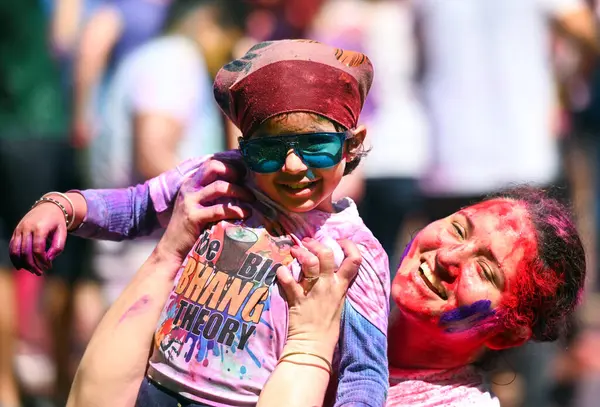 Stock image NOIDA, INDIA - MARCH 25, 2024: People celebrate Holi at Sector 121, on March 25, 2024 in Noida, India