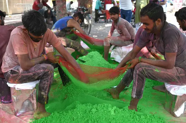 stock image GURUGRAM, INDIA - MARCH 17, 2024: Workers making Gulal (coloured powder) to be used during the upcoming spring festival of Holi at Shri Sheetla Mata Mandir parking ground, on March 17, 2024 in Gurugram, India