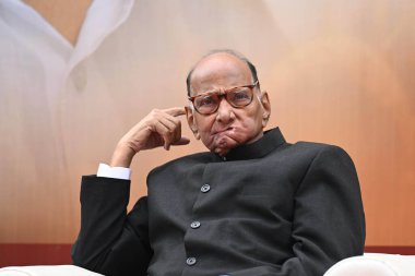 NEW DELHI, INDIA - FEBRUARY 7, 2024: Sharad Pawar, Milliyetçi Kongre Partisi Başkanı Sharad Fraksiyonu 7 Şubat 2024 tarihinde KK Birla Lane 'deki Parti Genel Merkezi' nde Milliyetçi Öğrenci Kongresi sırasında görüldü.. 