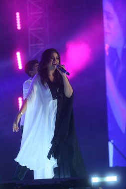 NEW DELHI, INDIA - 15 Şubat 2024: Bollywood şarkıcısı Shreya Ghoshal, 15 Şubat 2024 tarihinde Yeni Delhi, Hindistan 'da Delhi Teknoloji Üniversitesi Engifest' 24 'te sahne aldı.