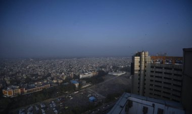 NEW DELHI, INDIA - 5 Şubat 2024: Eski Delhi 'nin hava kalitesinin hava kirliliğinin azaltılması ve şehrin ufuk çizgisinin görünürlüğünün artması sonrasında hava kalitesinin yükselmesi 