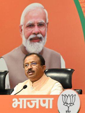 NEW DELHI, INDIA - FEBRUARY 7, 2024: Birlik Bakanı V. Muraleedharan, Rajeev Chandrasekhar & Prakash Javadekar 7 Şubat 2024 tarihinde Hindistan 'ın Yeni Delhi kentinde düzenlenen basın toplantısında ortak bir konuşma yaptı. BJP lideri Prakash Javadekar.