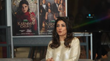 NEW DELHI, INDIA - 2 Şubat 2024: Bollywood oyuncusu Raveena Tandon, HT City ile yaklaşan gerilim dizisi Karmma Calling 'in tanıtımı için verdiği özel röportajda