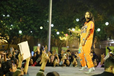 NEW DELHI, INDIA -FEBRUARY 11, 2024: Hintli şarkıcı Shilpa Rao Delhi Turizm tarafından düzenlenen Shahpur Jat Kış Festivali 'nde sahne aldı