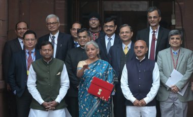 NEW DELHI, INDIA - FEBRUARY 1, 2024: Birlik Maliye Bakanı Nirmala Sitharaman ile MoS Finans Bakanı Pankaj Choudhary, Bhagwat K 
