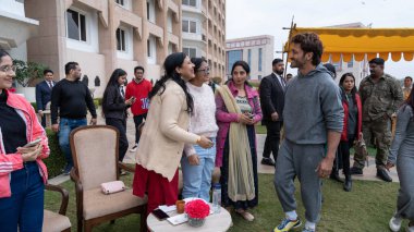 NEW DELHI, INDIA -FEBRUARY 3, 2024: Bollywood oyuncusu Vidyut Jamwal, HT Citys 25. yıldönümü kutlamasında, 3 Şubat 2024 tarihinde, Hindistan 'ın Yeni Delhi kentinde