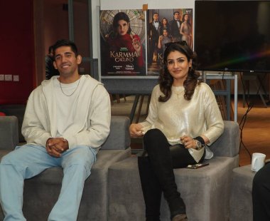 NEW DELHI, INDIA - 2 Şubat 2024: Bollywood oyuncusu Varun Sood ve aktris Raveena Tandon, HT City ile yaklaşan gerilim dizisi Karmma Calling 'in tanıtımı için yaptıkları özel röportajda  