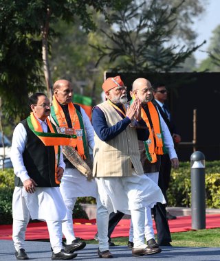 Yeni Delhi, Hindistan - 17 Şubat 2024: Başbakan Narendra Modi ile İçişleri Bakanı Amit Şah, Savunma Bakanı Rajnath Singh ve BJP Ulusal Kongresi sırasında BJP Ulusal Başkanı JP Nadda Yeni Delhi, Pragati Meydan.