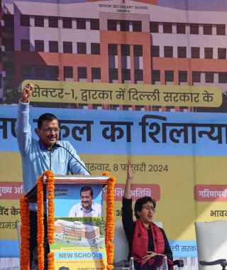 NEW DELHI, INDIA - 8 Şubat 2024: Delhi Genel Sekreteri Arvind Kejriwal, 8 Şubat 2024 tarihinde Hindistan 'ın Yeni Delhi kentinde Mahavir Enklavı, 1..