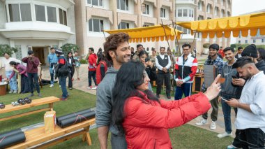 NEW DELHI, INDIA -FEBRUARY 3, 2024: Bollywood oyuncusu Vidyut Jamwal, HT Citys 25. yıldönümü kutlamasında, 3 Şubat 2024 tarihinde, Hindistan 'ın Yeni Delhi kentinde