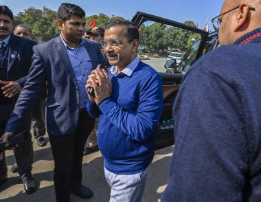 NEW DELHI, INDIA - 17 Şubat 2024: Delhi Baş Bakanı Arvind Kejriwal 17 Şubat 2024 tarihinde Hindistan 'ın Yeni Delhi kentinde Vidhan Sabha' ya varır. Delhi Başbakanı Arvind Kejriwal Meclis 'te bir güven önergesi sundu..