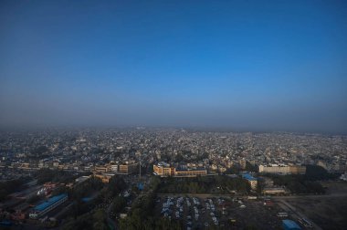 NEW DELHI, INDIA - 5 Şubat 2024: Eski Delhi 'nin hava kalitesinin hava kirliliğinin azaltılması ve şehrin ufuk çizgisinin görünürlüğünün artması sonrasında hava kalitesinin yükselmesi 