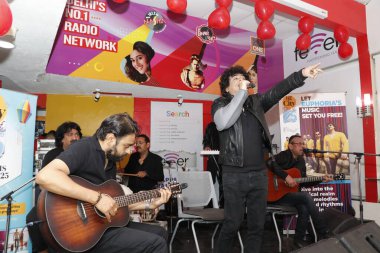 NEW DELHI, INDIA -FEBRUARY 16, 2024: Euphoria Band kurucusu ve baş vokalisti Palash Sen, HT Citys 'in 25. yaş günü kutlamasında sahne aldı