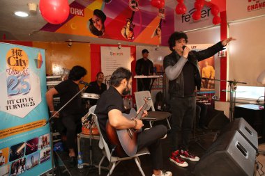 NEW DELHI, INDIA -FEBRUARY 16, 2024: Euphoria Band kurucusu ve baş vokalisti Palash Sen, HT Citys 'in 25. yaş günü kutlamasında sahne aldı